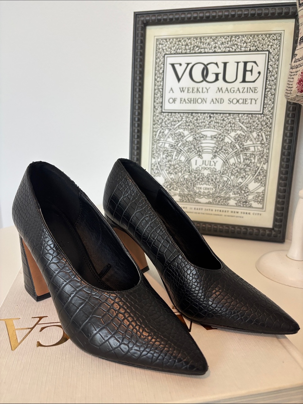 Reserved Black Croc-Embossed Pointed Block Heel Pumps